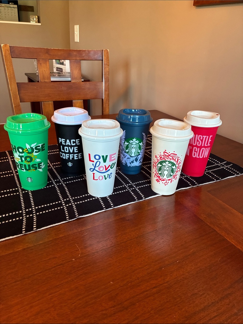 Starbucks Reusable Cups mixed lot of 6 plastic cups with lids